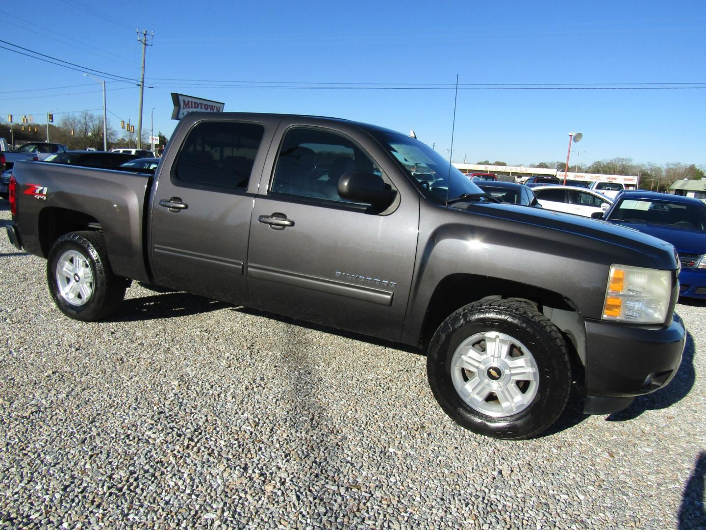 2011 Gray /Gray Chevrolet Silverado 1500 LT Crew Cab 4WD (3GCPKSE32BG) with an 5.3L V8 OHV 16V FFV engine, Automatic transmission, located at 15016 S Hwy 231, Midland City, AL, 36350, (334) 983-3001, 31.306210, -85.495277 - Photo#0